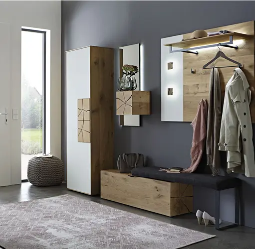 Garderobenmöbel aus Eiche und Weiß mit Spiegel, Sitzbank, Haken und Schrank – moderne Flureinrichtung, Garderoben-Set mit Stauraum und Design, funktional und wohnlich gestalteter Eingangsbereich.